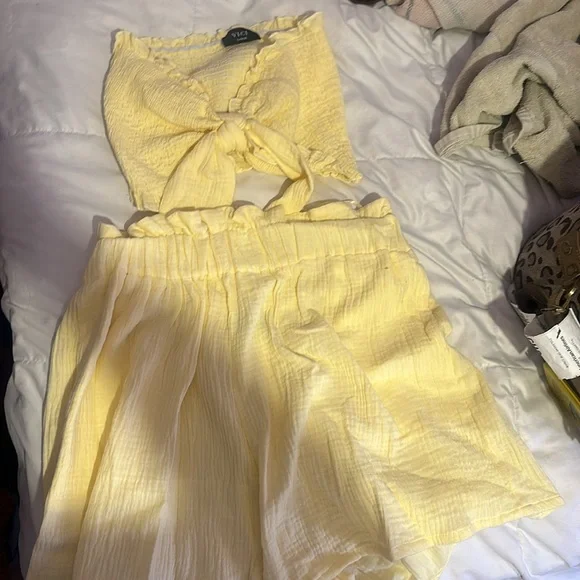 Vici yellow two piece set - Picture 3 of 7
